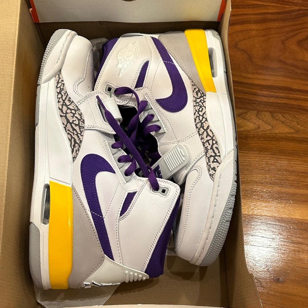 Nike React Infinity Run 4 in Wolf Grey and Black